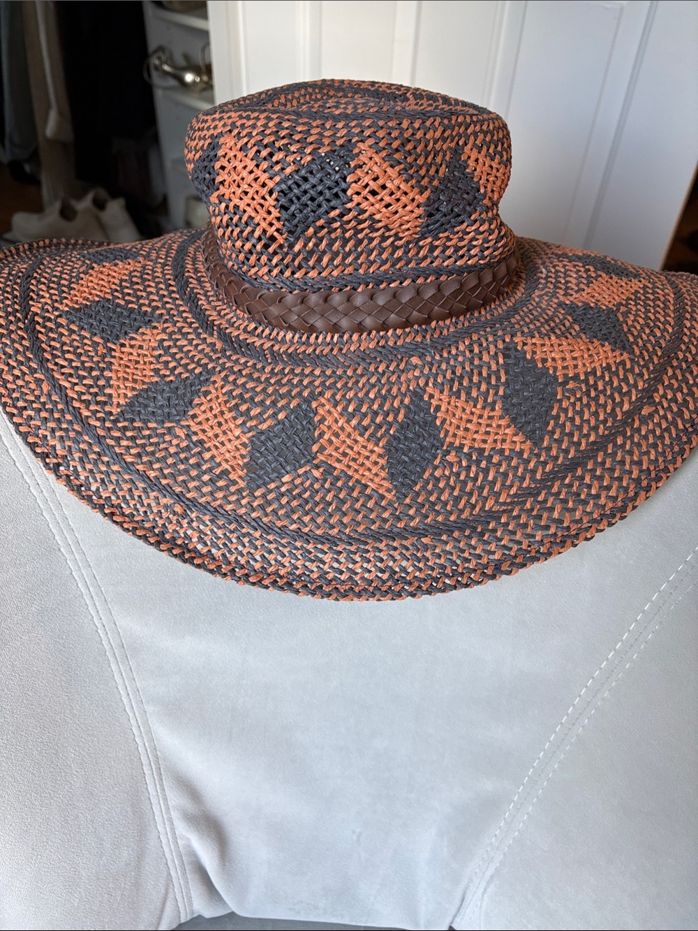 Echo Woven Wide-Brim Sun Hat in Brown and Black